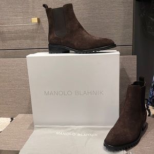 NEW in box MANOLO BLAHNIK brown suede booties 37